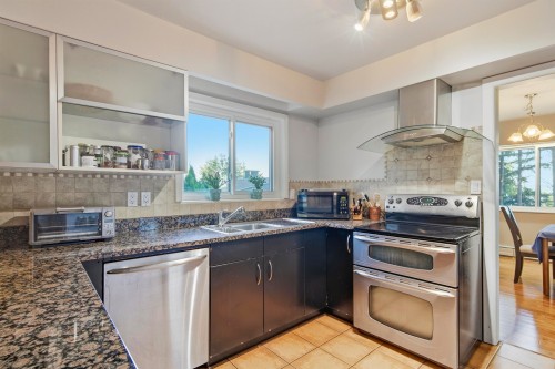 2270 Dawes Hill Road, Coquitlam, BC - Indoor Photo Showing Kitchen With Double Sink