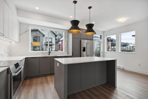38073 Helm Way, Squamish, BC 