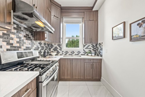 6114 49B Avenue, Delta, BC - Indoor Photo Showing Kitchen
