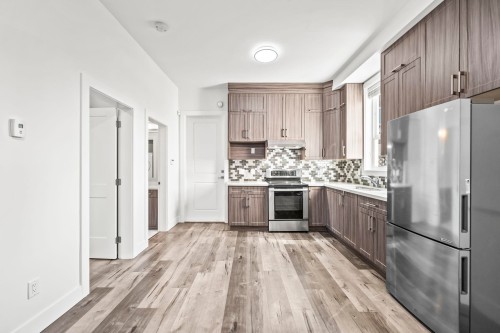 6114 49B Avenue, Delta, BC - Indoor Photo Showing Kitchen With Upgraded Kitchen