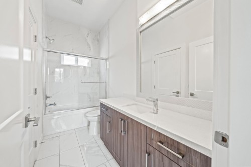 6114 49B Avenue, Delta, BC - Indoor Photo Showing Bathroom