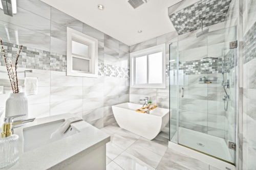 6114 49B Avenue, Delta, BC - Indoor Photo Showing Bathroom