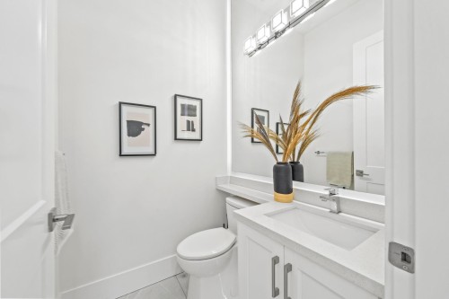6114 49B Avenue, Delta, BC - Indoor Photo Showing Bathroom