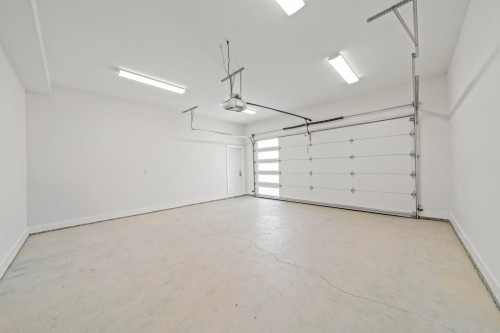 6114 49B Avenue, Delta, BC - Indoor Photo Showing Garage