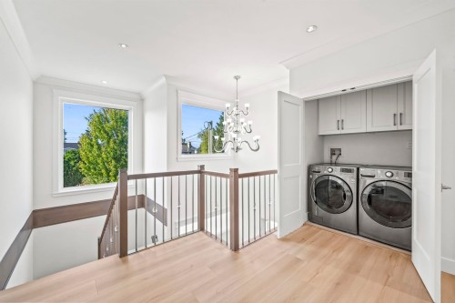 6114 49B Avenue, Delta, BC - Indoor Photo Showing Laundry Room