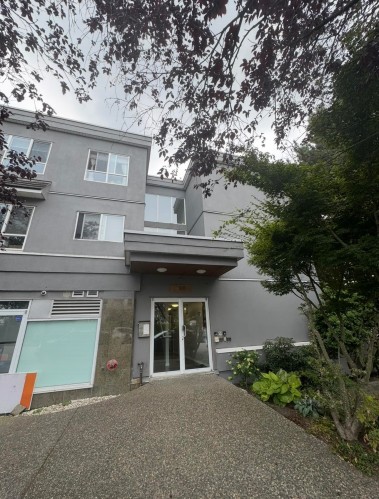 302-688 56th Avenue E Vancouver, BC V5X 1R7