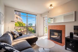 701-819 Hamilton Street  Vancouver, BC V6B 6M2