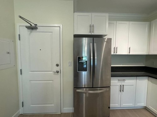 203-11580 223 St, Maple Ridge, BC - Indoor Photo Showing Kitchen