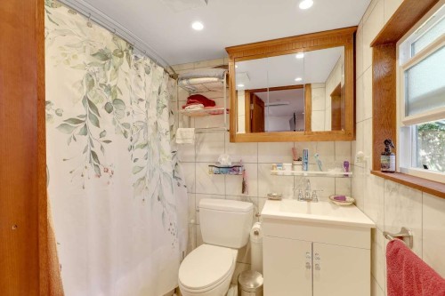 11428 207 Street, Maple Ridge, BC - Indoor Photo Showing Bathroom