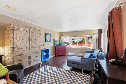 1-4514 Sunshine Coast Highway, Sechelt, BC 