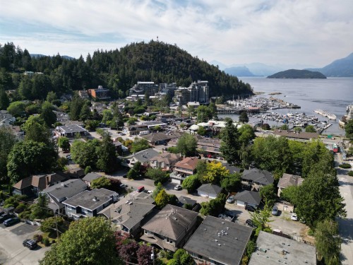 6339 Douglas Street  West Vancouver, BC V7W 2G1