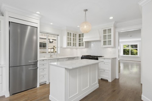 6339 Douglas Street, West Vancouver, BC 