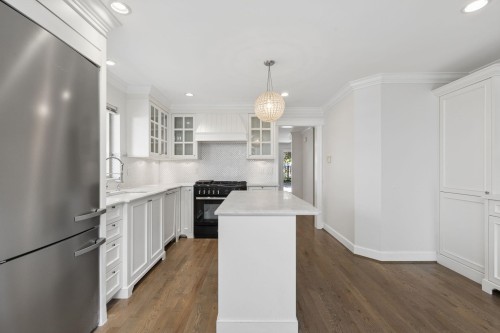 6339 Douglas Street, West Vancouver, BC 