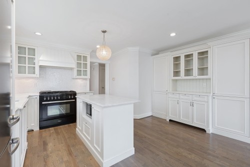 6339 Douglas Street, West Vancouver, BC 