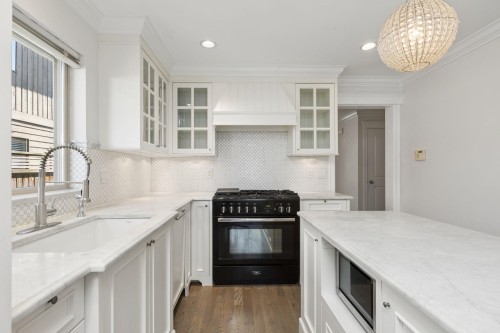 6339 Douglas Street, West Vancouver, BC 