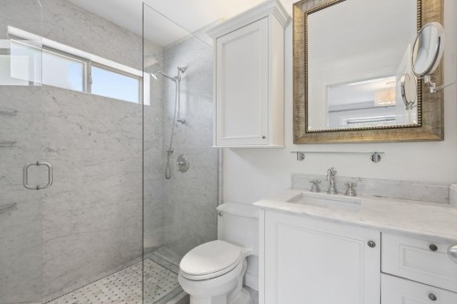 6339 Douglas Street, West Vancouver, BC 