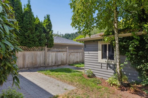 6339 Douglas Street, West Vancouver, BC 