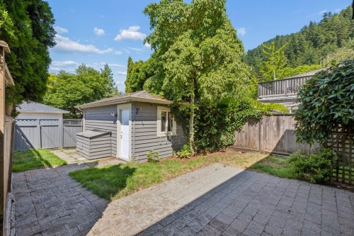 6339 Douglas Street, West Vancouver, BC 