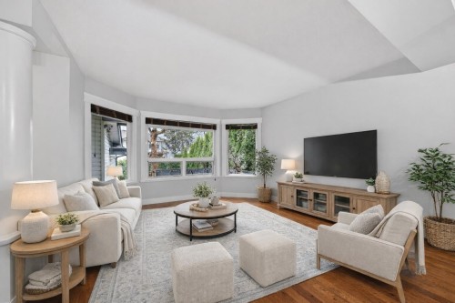 5591 Oliver Drive, Richmond, BC - Indoor Photo Showing Living Room