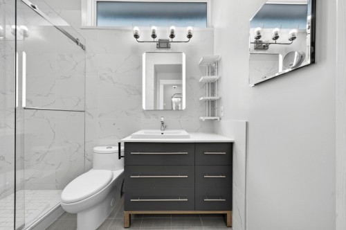 5591 Oliver Drive, Richmond, BC - Indoor Photo Showing Bathroom