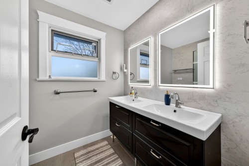 5591 Oliver Drive, Richmond, BC - Indoor Photo Showing Bathroom