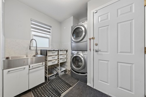 5591 Oliver Drive, Richmond, BC - Indoor Photo Showing Laundry Room