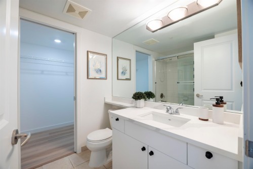 409-3580 41 W, Vancouver, BC - Indoor Photo Showing Bathroom