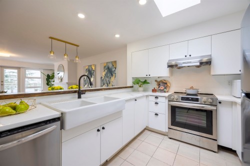 409-3580 41 W, Vancouver, BC - Indoor Photo Showing Kitchen With Double Sink