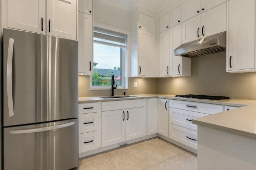 4820 Fortune Avenue, Richmond, BC - Indoor Photo Showing Kitchen