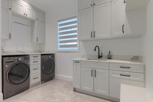 4820 Fortune Avenue, Richmond, BC - Indoor Photo Showing Laundry Room