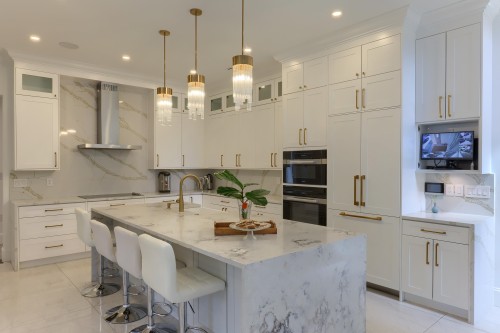 4820 Fortune Avenue, Richmond, BC - Indoor Photo Showing Kitchen With Upgraded Kitchen