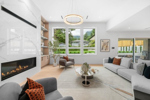 944 Clements Avenue, North Vancouver, BC 