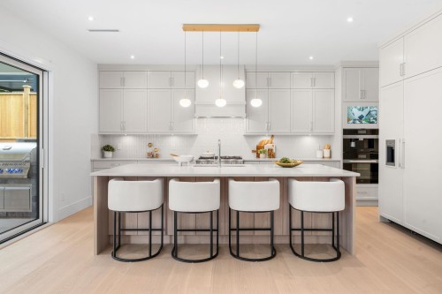 944 Clements Avenue, North Vancouver, BC 
