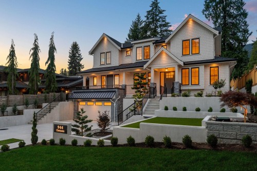 944 Clements Avenue, North Vancouver, BC 