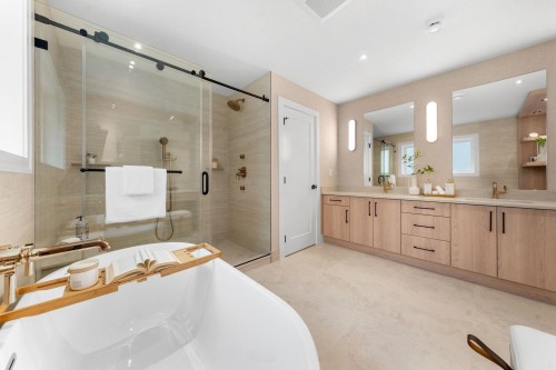 944 Clements Avenue, North Vancouver, BC 