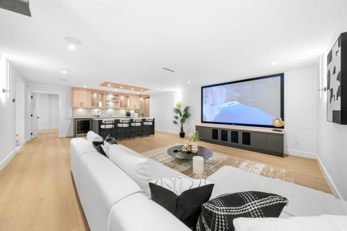 944 Clements Avenue, North Vancouver, BC 