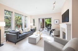206-678 Queens Road W North Vancouver, BC V7N 2L3