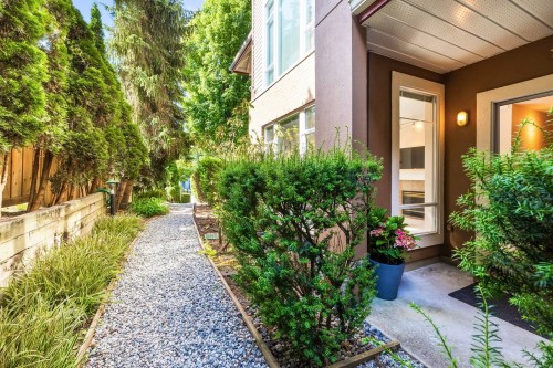 206-678 Queens Road W, North Vancouver, BC 