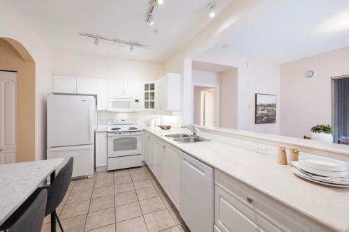 206-678 Queens Road W, North Vancouver, BC 