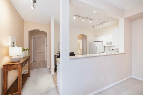 206-678 Queens Road W, North Vancouver, BC 