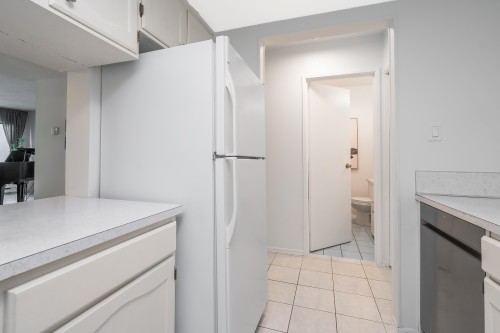 8-7371 Montecito Drive, Burnaby, BC - Indoor