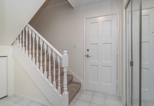 8-7371 Montecito Drive, Burnaby, BC - Indoor Photo Showing Other Room