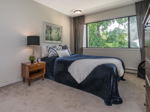 8-7371 Montecito Drive, Burnaby, BC - Indoor Photo Showing Bedroom