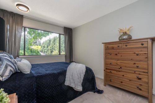 8-7371 Montecito Drive, Burnaby, BC - Indoor Photo Showing Bedroom