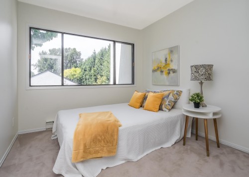 8-7371 Montecito Drive, Burnaby, BC - Indoor Photo Showing Bedroom