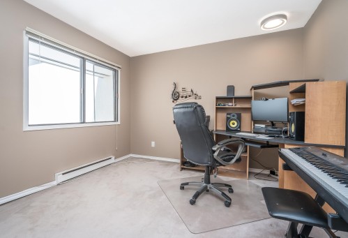 8-7371 Montecito Drive, Burnaby, BC - Indoor Photo Showing Office