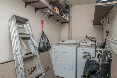 8-7371 Montecito Drive, Burnaby, BC - Indoor Photo Showing Laundry Room