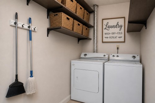 8-7371 Montecito Drive, Burnaby, BC - Indoor Photo Showing Laundry Room