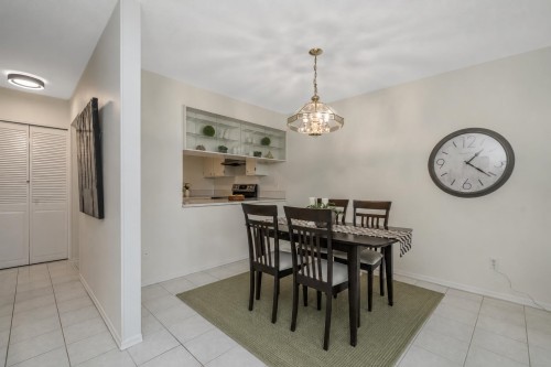 8-7371 Montecito Drive, Burnaby, BC - Indoor Photo Showing Dining Room