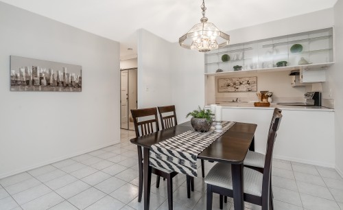 8-7371 Montecito Drive, Burnaby, BC - Indoor Photo Showing Dining Room